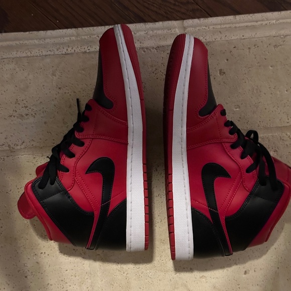 Mens Air Jordan One Mid sz 11 Red , Black, White- Like new - Picture 2 of 4
